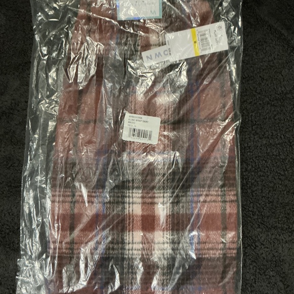 Tinseltown plaid skirt size medium - Picture 2 of 6